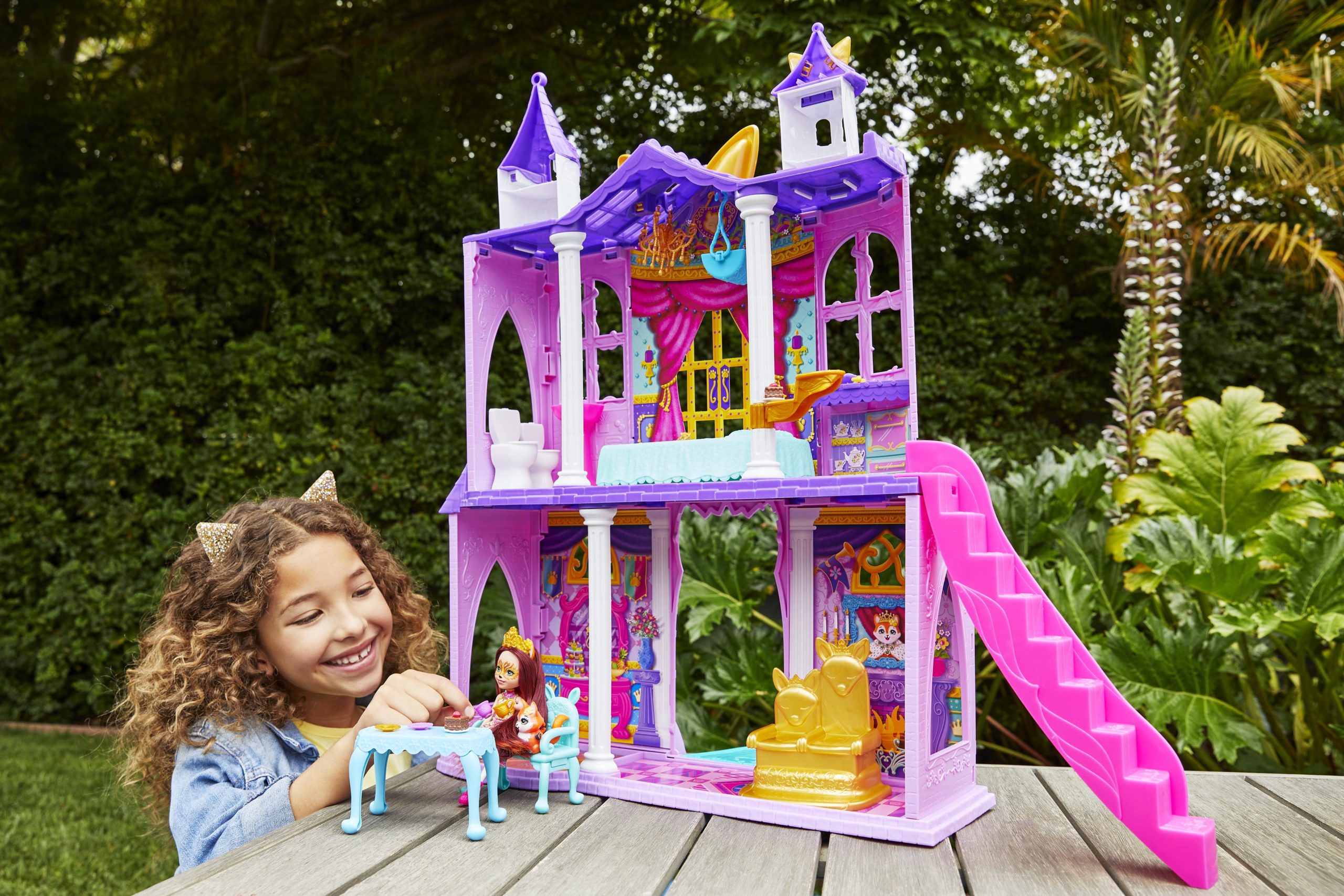 Royal Enchantimals™ Κάστρο (66 εκ.), 15+ κομμάτια, με Κούκλα Φελίσιτι και Φιγούρα Ζωάκι Φλικ GYJ17 - Enchantimals