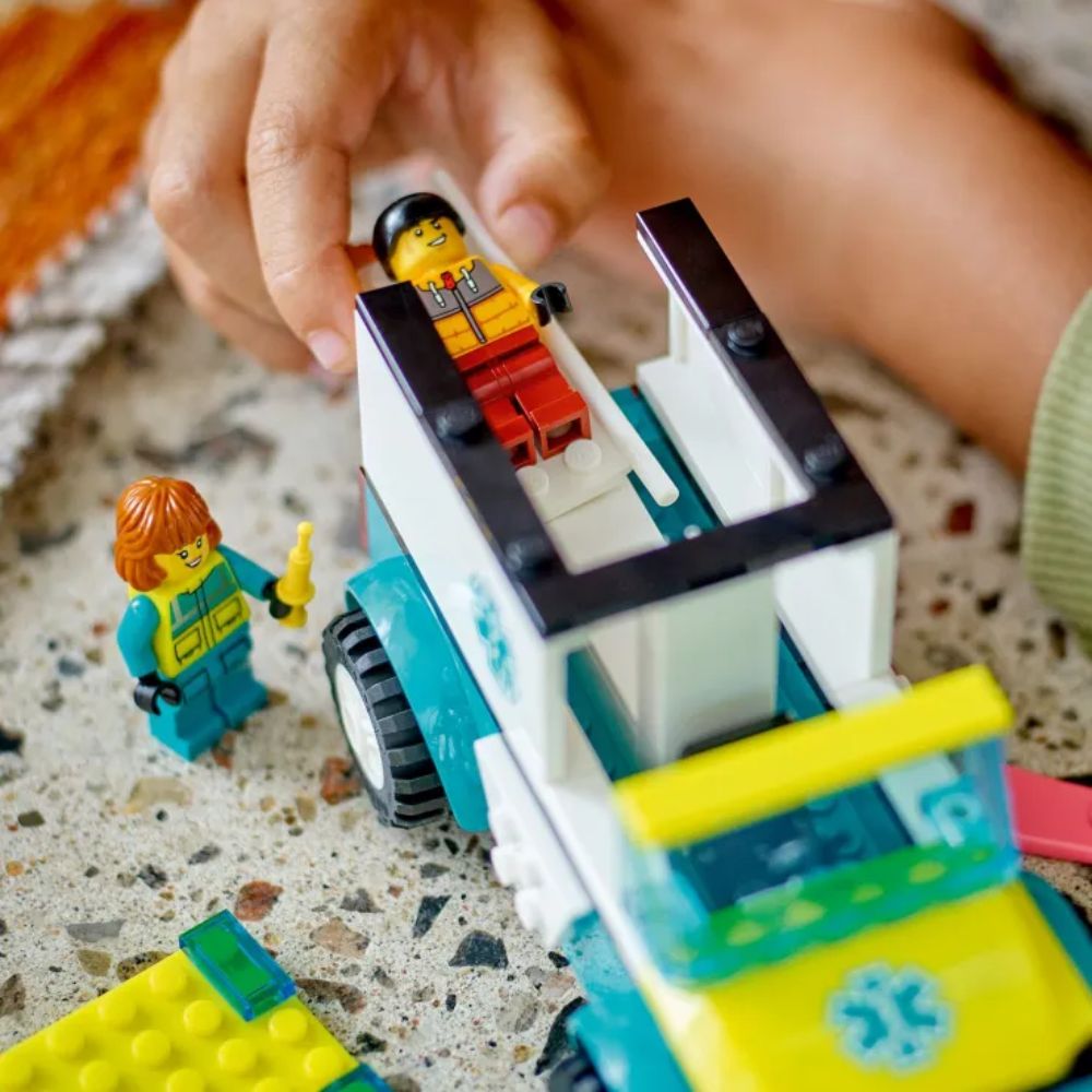 LEGO City Emergency Ambulance & Snowboarder 60403 - LEGO, LEGO City