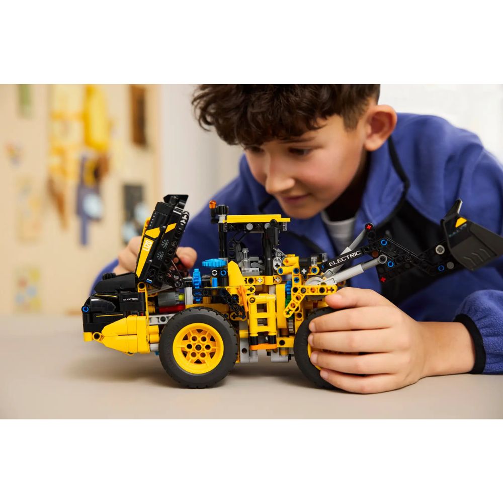LEGO Technic Volvo L120 Electric Wheel Loader 42209 - LEGO, LEGO Technic